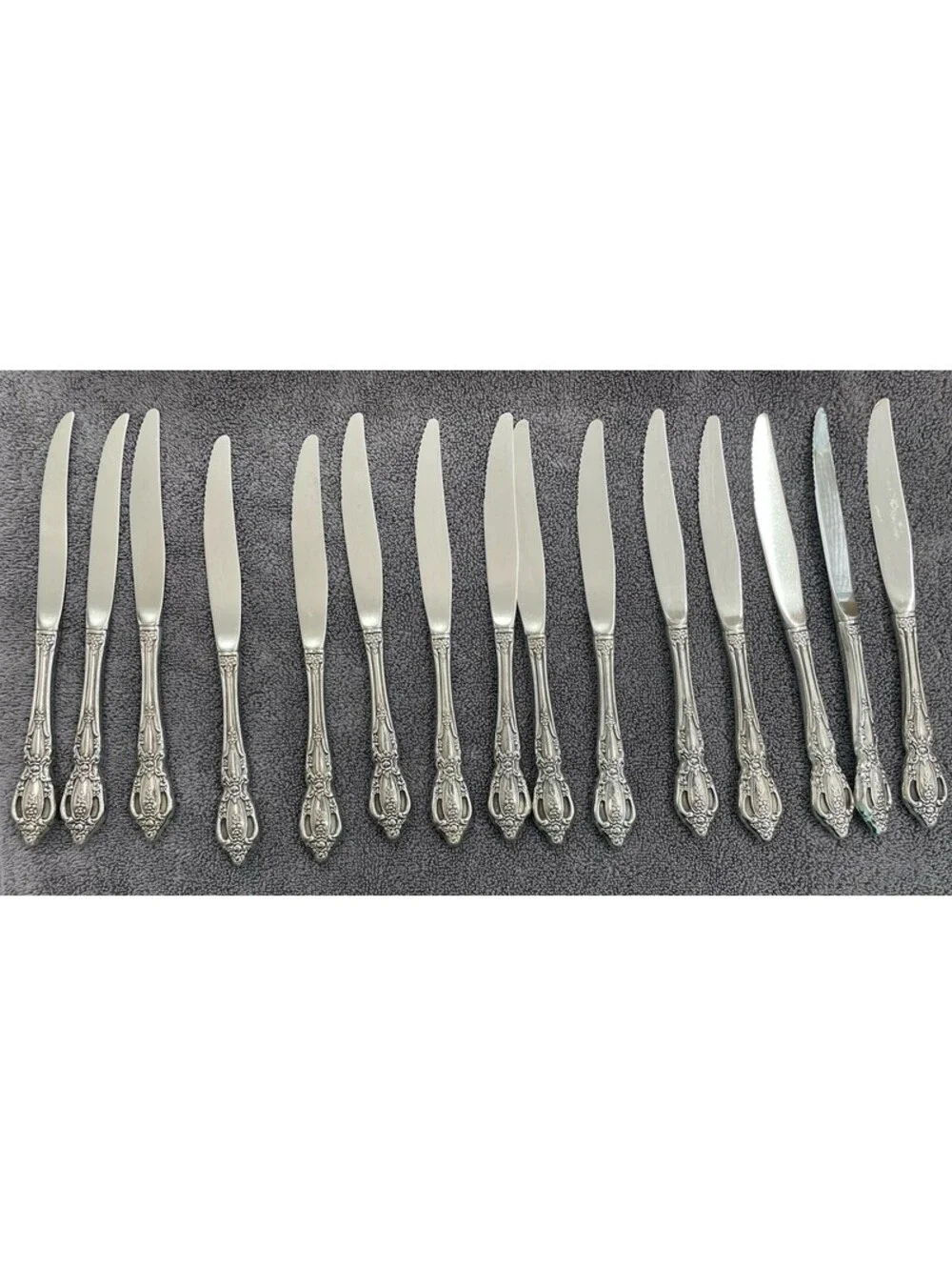 IN BOX Oneida Deluxe Monte Carlo Glossy Set 15 Dinner Knives Stainless Flatware